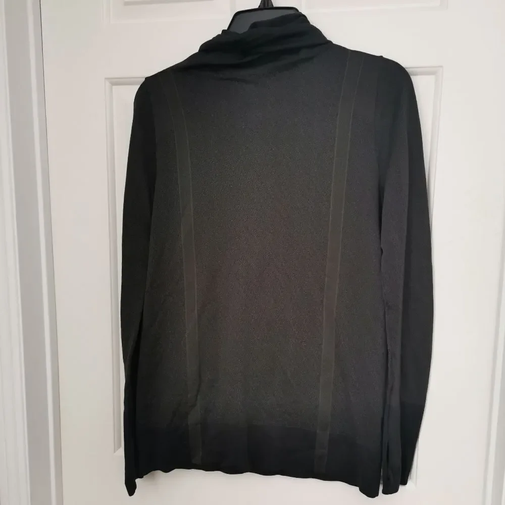 2/$30 Under Armour long sleeve shirt size M - Picture 4 of 5